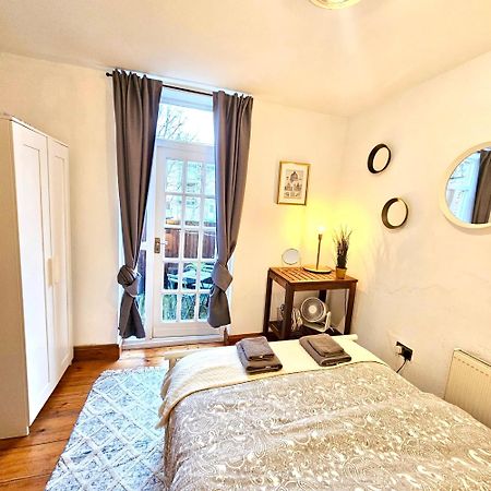 Lovely 1 Bed Apartment 2 Min To Station Londra Esterno foto