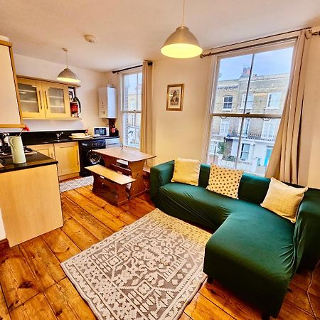 Lovely 1 Bed Apartment 2 Min To Station Londra Esterno foto