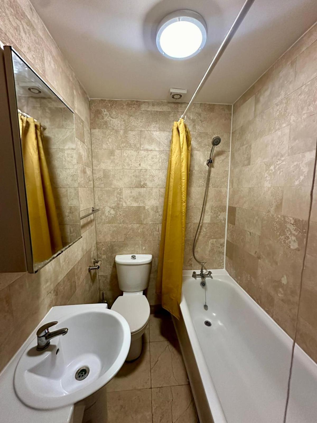 Lovely 1 Bed Apartment 2 Min To Station Londra Esterno foto