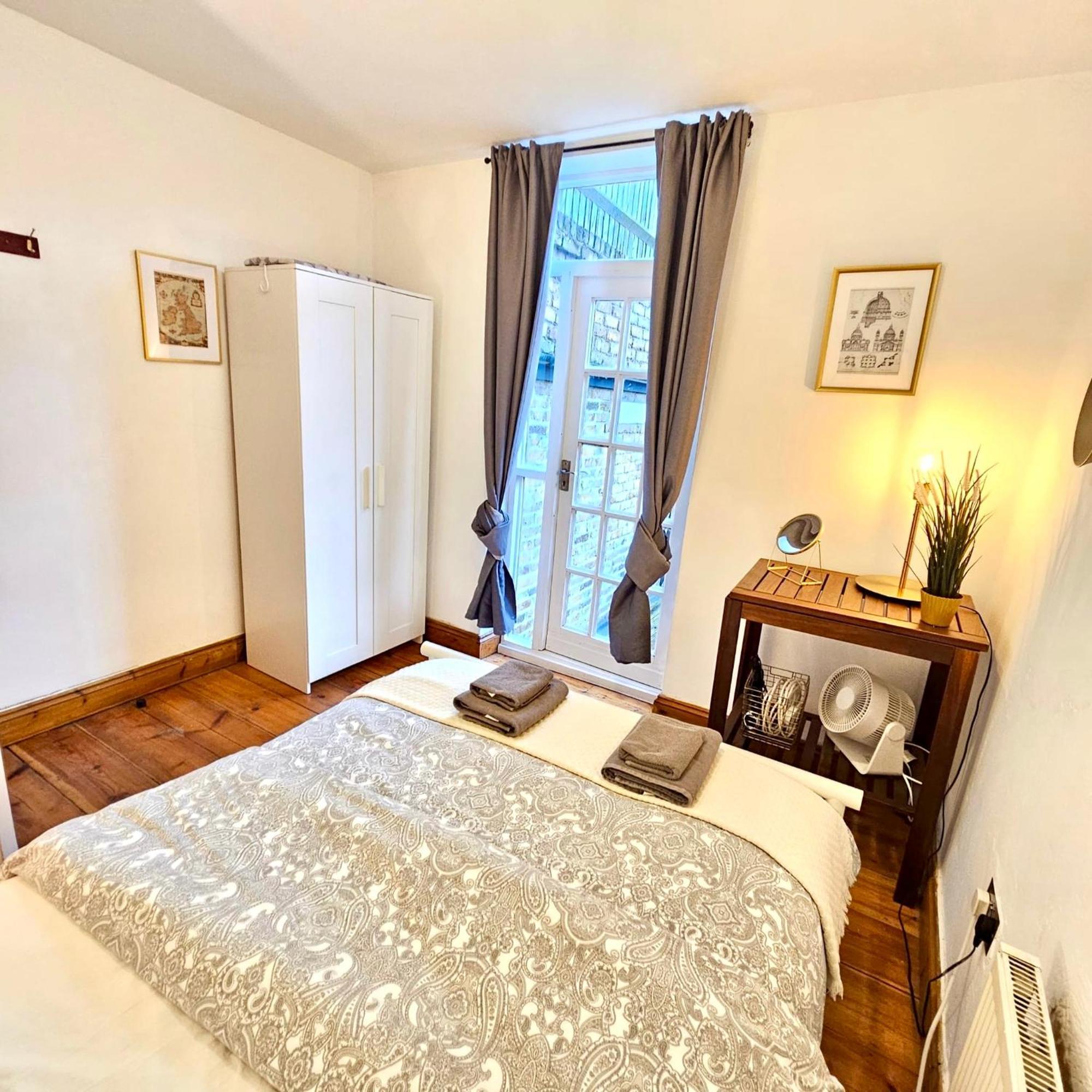 Lovely 1 Bed Apartment 2 Min To Station Londra Esterno foto