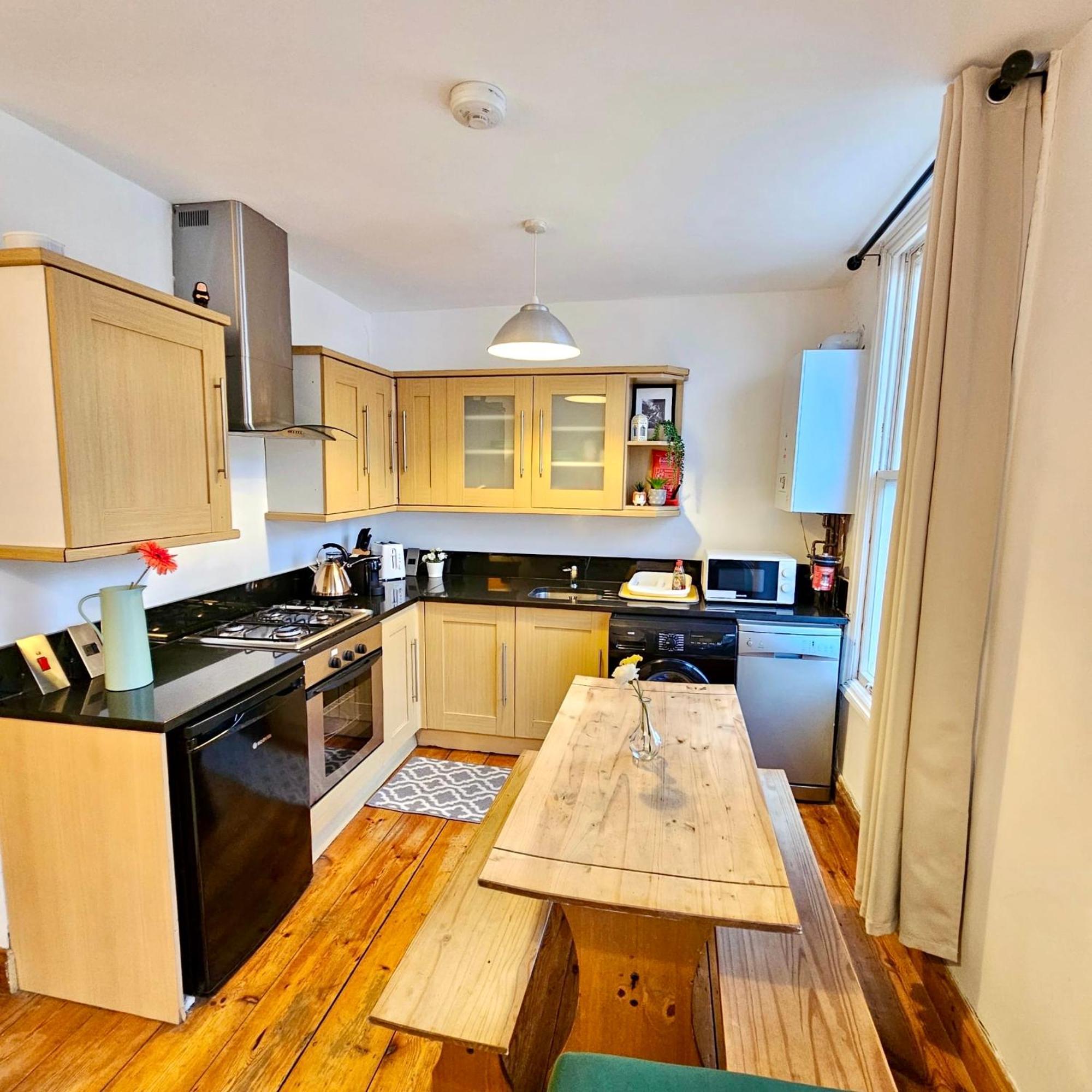 Lovely 1 Bed Apartment 2 Min To Station Londra Esterno foto